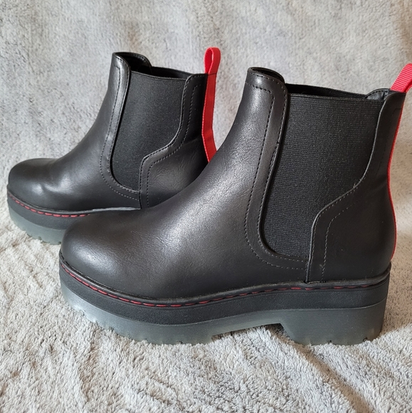 Mia Chelsea Boots - Picture 2 of 3